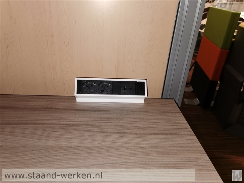 04 Markant MediaHub 2x230V 2xUSBCharge