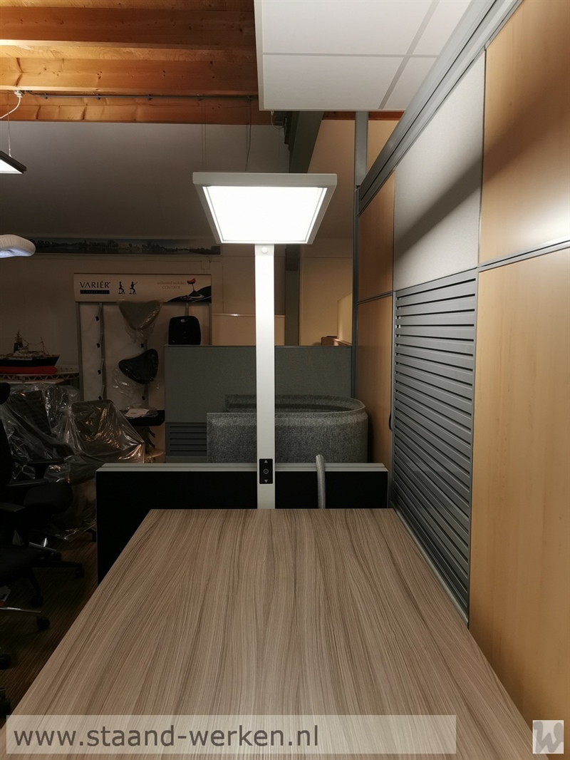 04 Markant LED VloerLamp